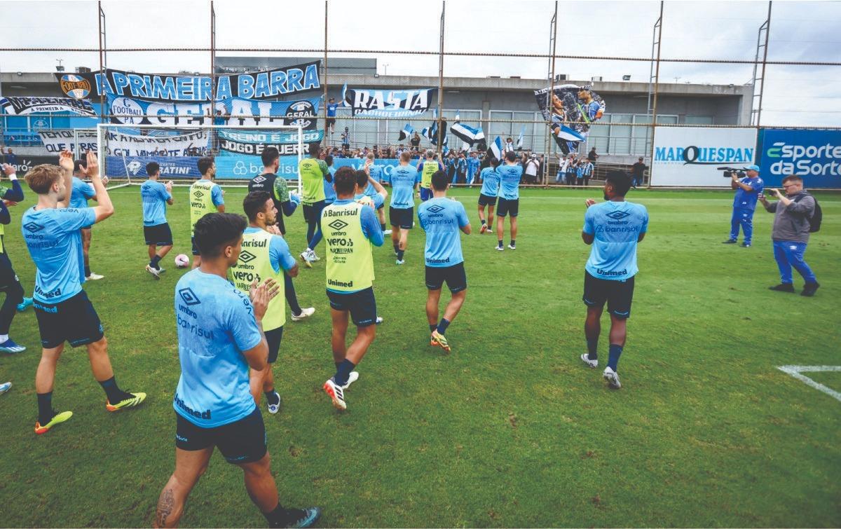 TRICOLOR FAZ ÚLTIMO TREINO ANTES DO GRE-NAL COM PRESENÇA DA TORCIDA