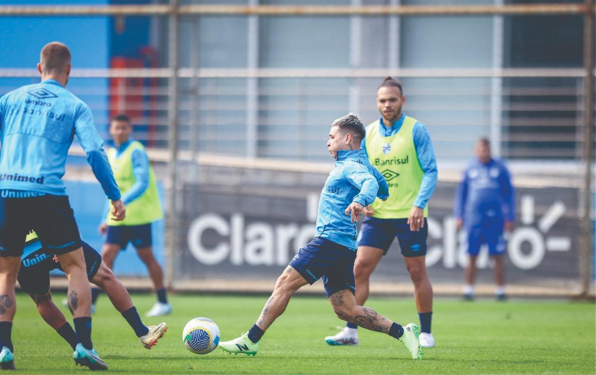 GRÊMIO FAZ TREINO-APRONTO ANTES DE SUBIR A SERRA