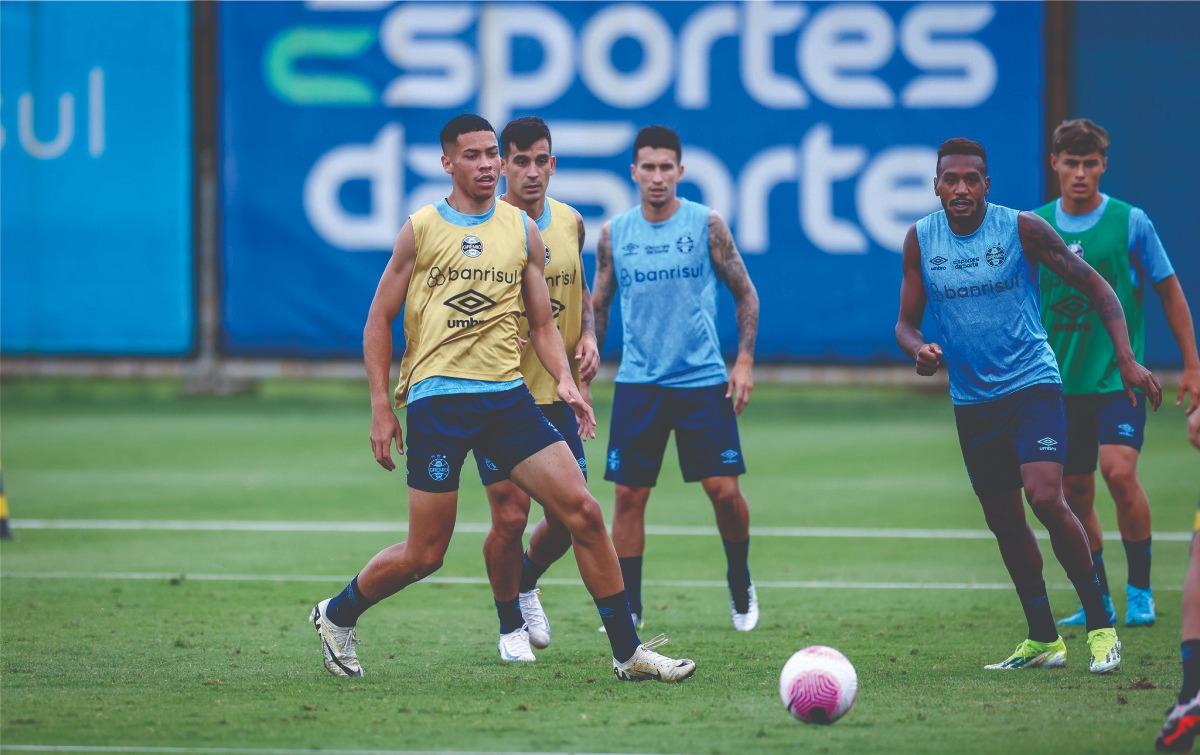 GRÊMIO RETORNA DA FOLGA E RETOMA TREINAMENTOS