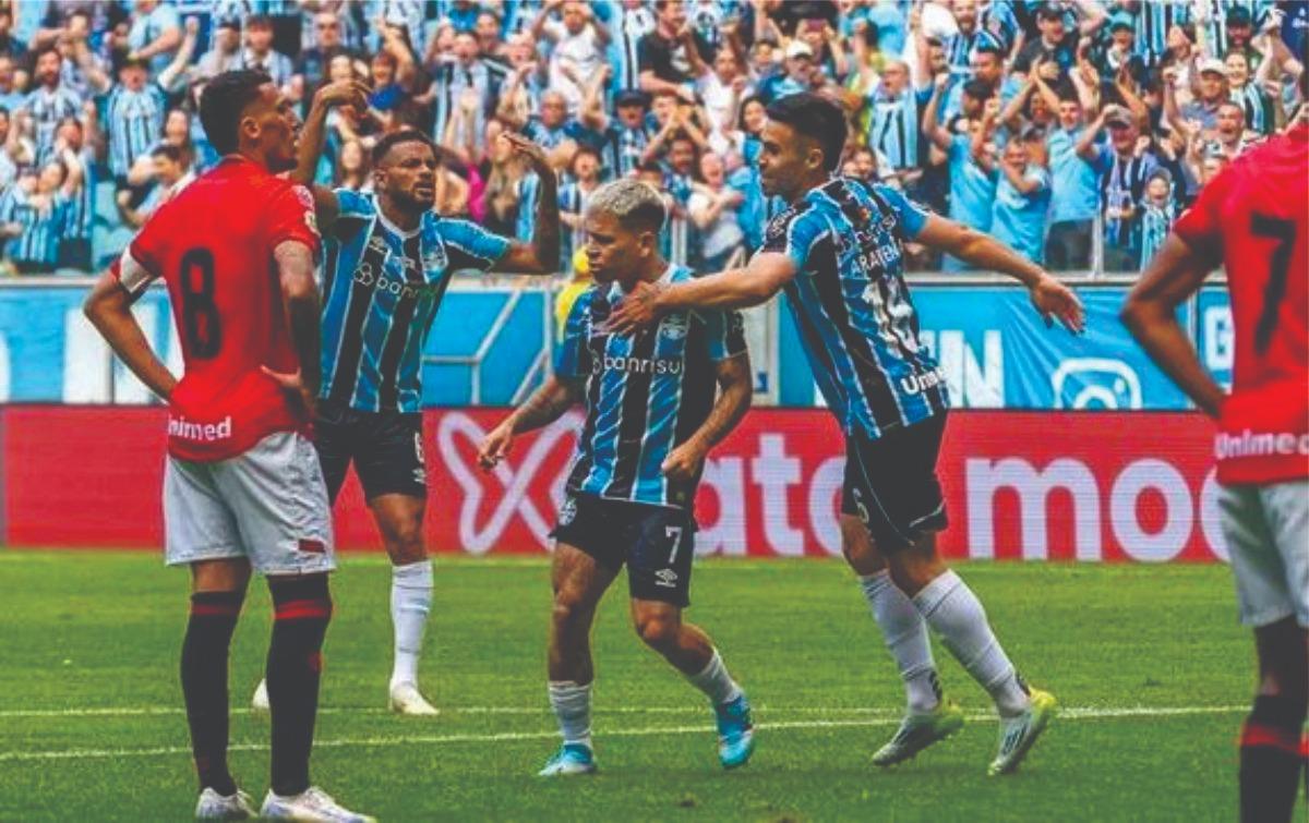 GRÊMIO VENCE ATLÉTICO GO E SE AFASTA DO Z4